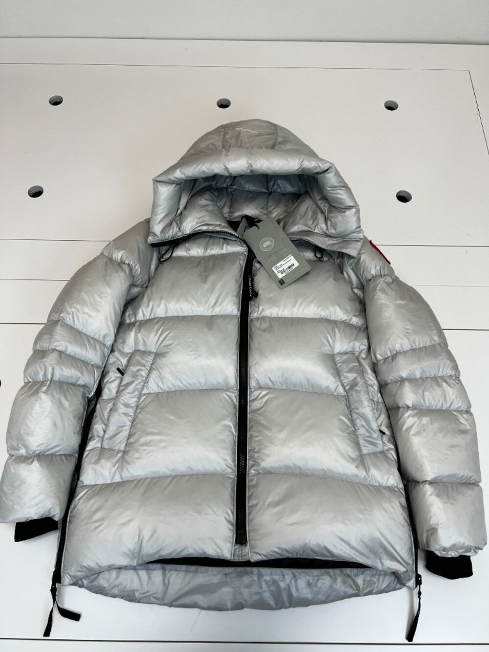 Canada Goose Crofton Puffer – Silver Glossy Hooded Down Jacket (Cropped)